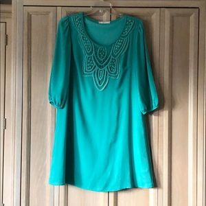 Like new! Mint quartered sleeve shift dress